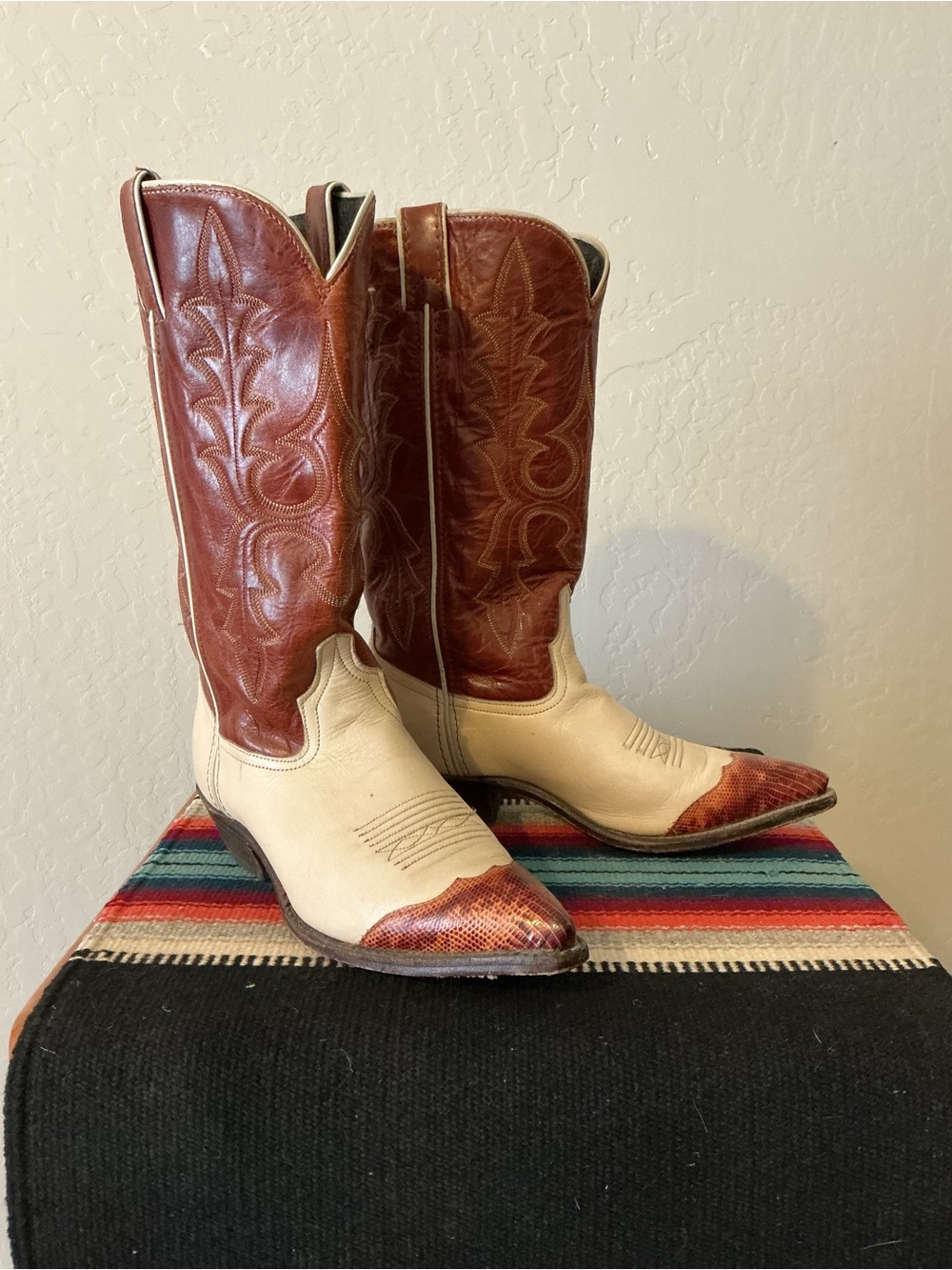 Women’s Two-Tone Western Cowgirl Boots in Brown & Cream - Picture 3 of 8